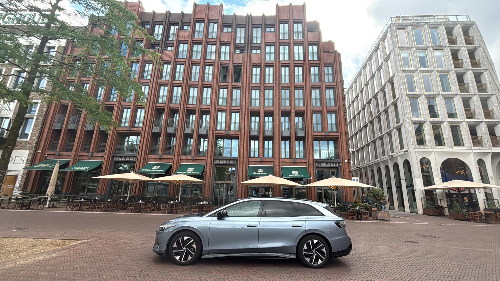 Kaihan Taxi elektrisch voertuig op de Grote Markt in Groningen